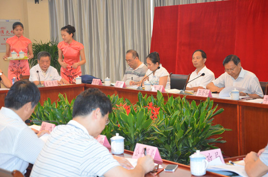 座談會上，中央編辦副主任張崇和作重要講話